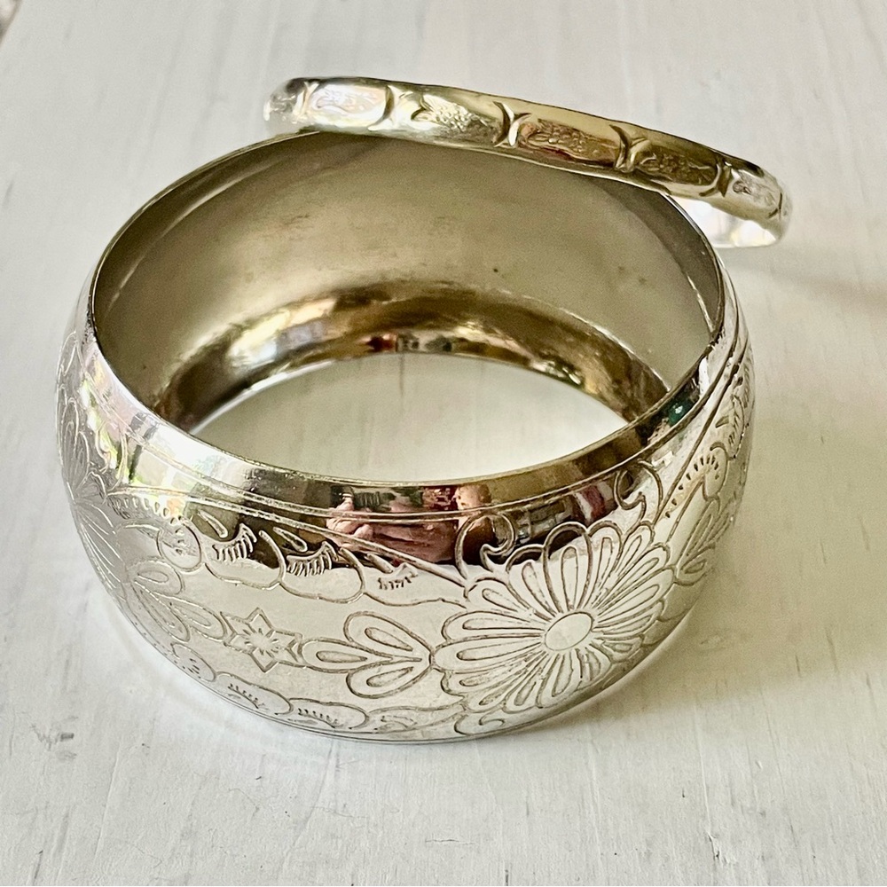Silver tone lot of 2 bangle bracelets, floral chunky bangle & fish island bangle